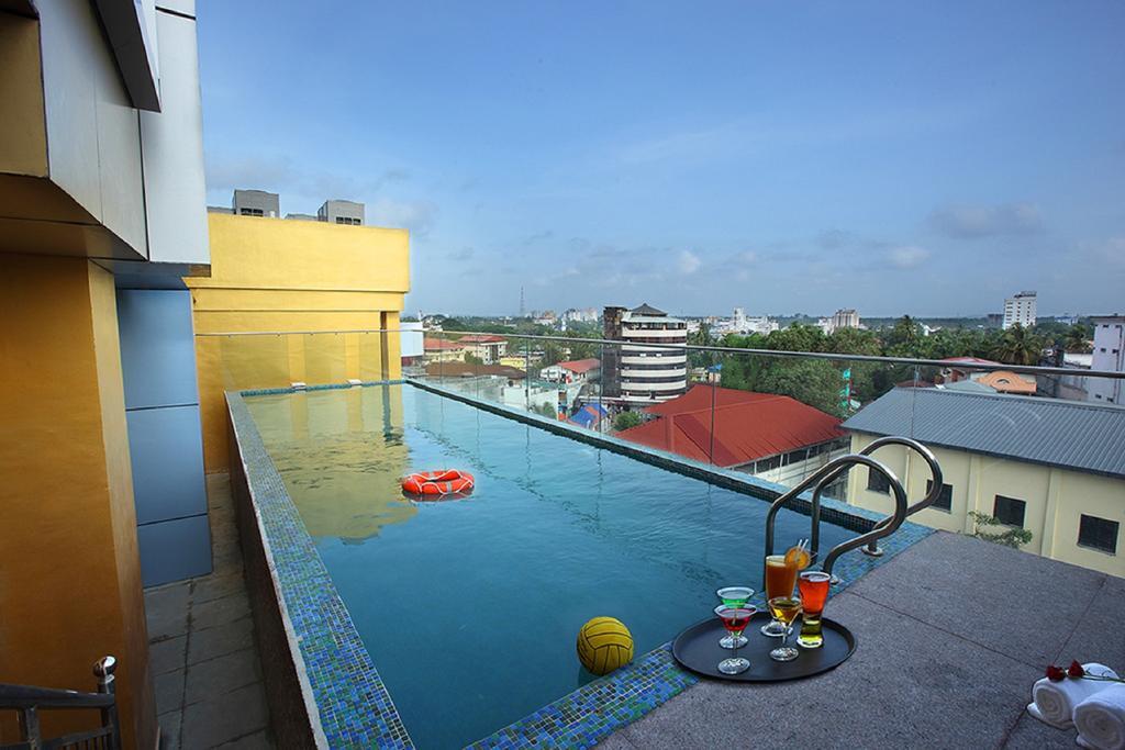 The Garuda Hotel Thrissur Buitenkant foto