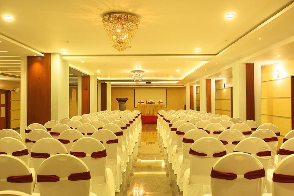 The Garuda Hotel Thrissur Buitenkant foto