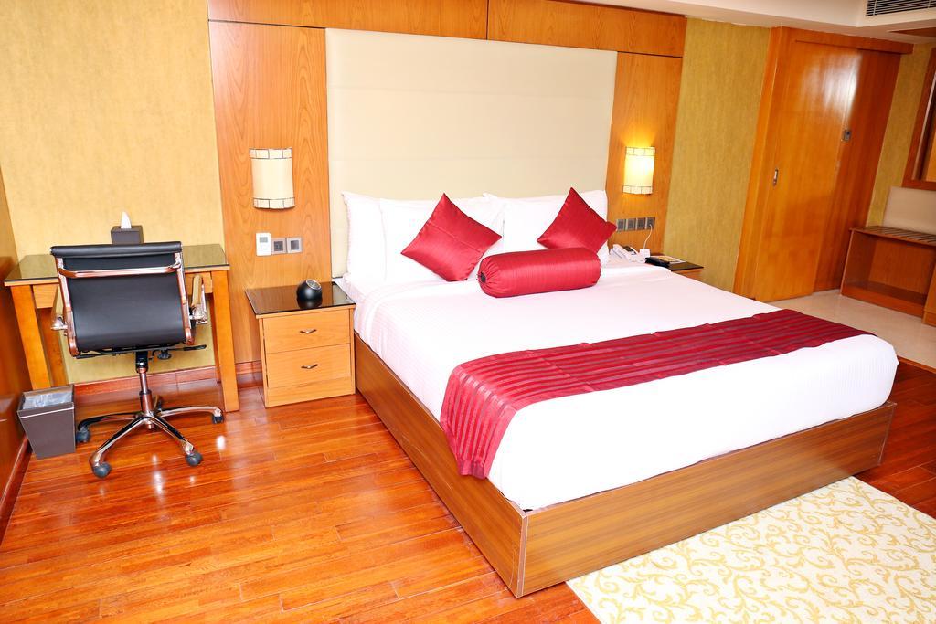 The Garuda Hotel Thrissur Buitenkant foto