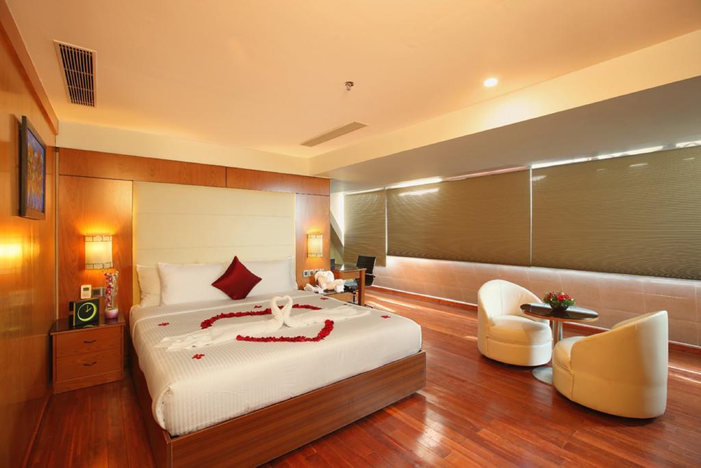 The Garuda Hotel Thrissur Buitenkant foto