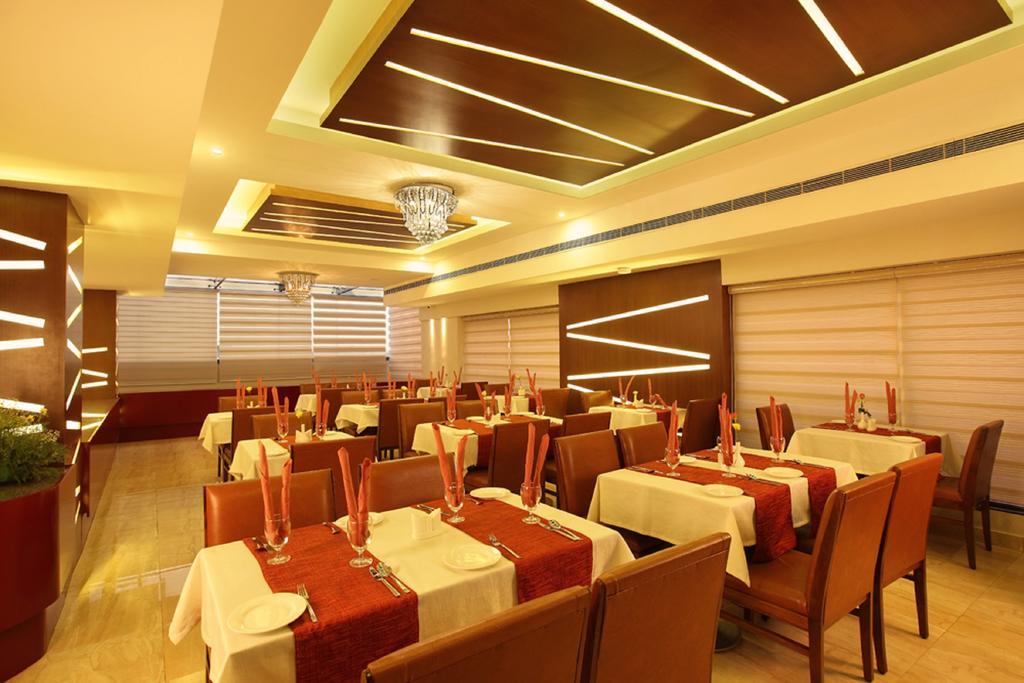 The Garuda Hotel Thrissur Buitenkant foto