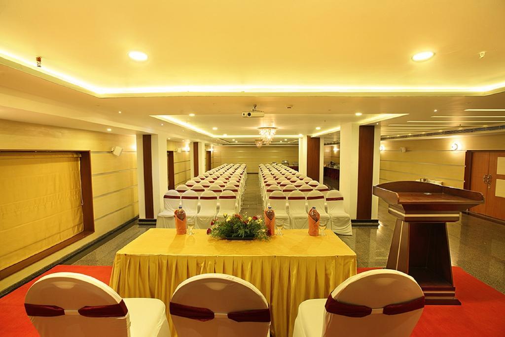 The Garuda Hotel Thrissur Buitenkant foto