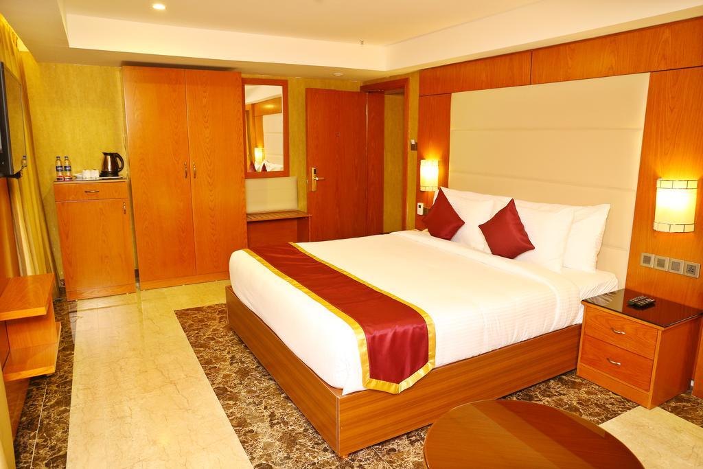 The Garuda Hotel Thrissur Buitenkant foto