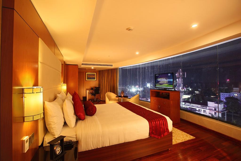 The Garuda Hotel Thrissur Buitenkant foto