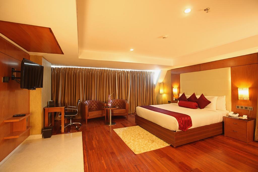 The Garuda Hotel Thrissur Buitenkant foto
