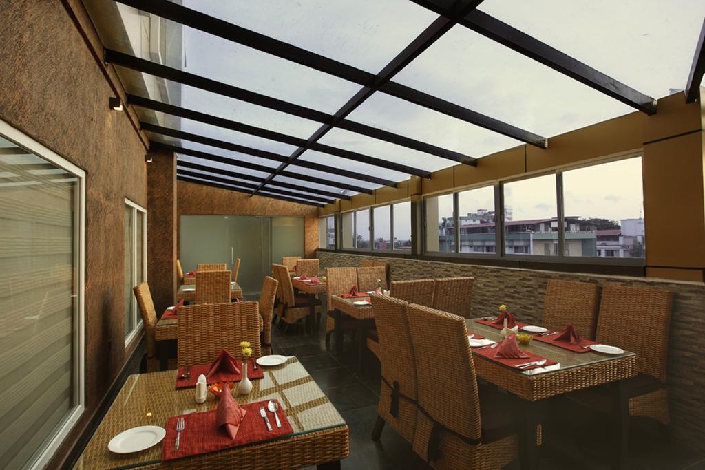 The Garuda Hotel Thrissur Buitenkant foto